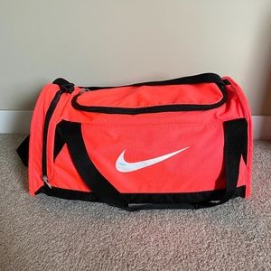 Nike Training Duffel Bag Gym Club Neon Pink